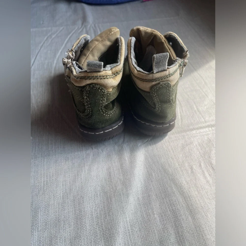 Baby Gap infant size 4 green/tan boots